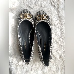 Salvatore Ferragamo Gancini Flats 9.5C